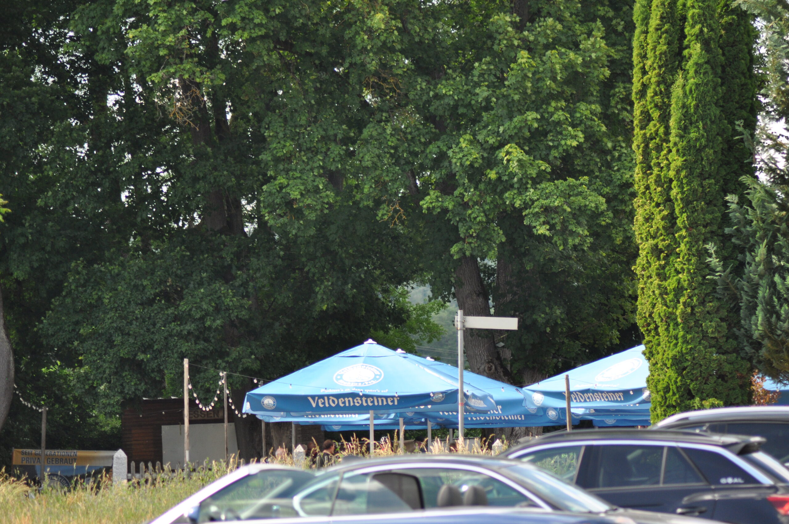 Blick auf den Biergarten des Grenzzoigl